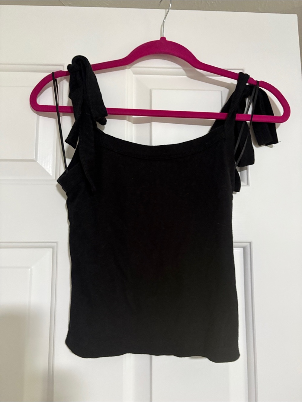 Chelsea & Violet Black Tie-Shoulder Cropped Tank Top